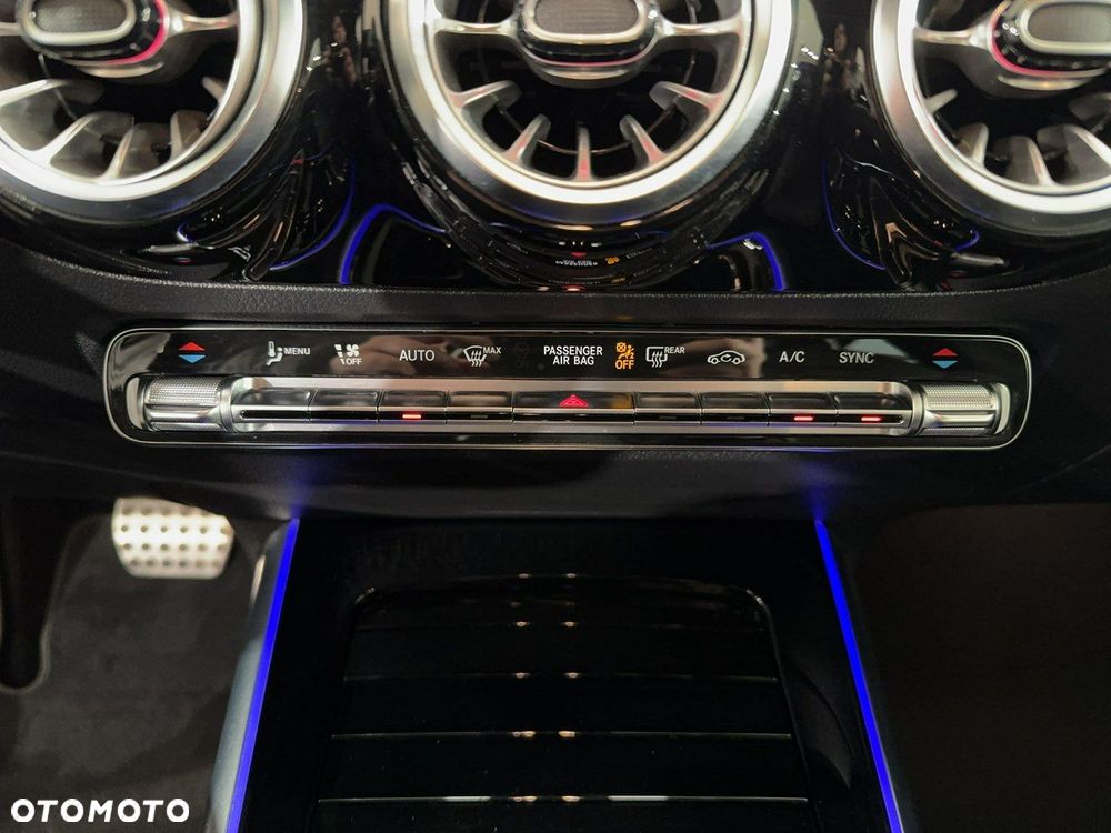 Mercedes-Benz GLA - 30