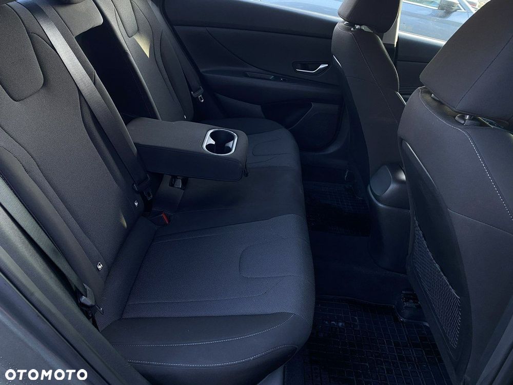 Hyundai Elantra - 31