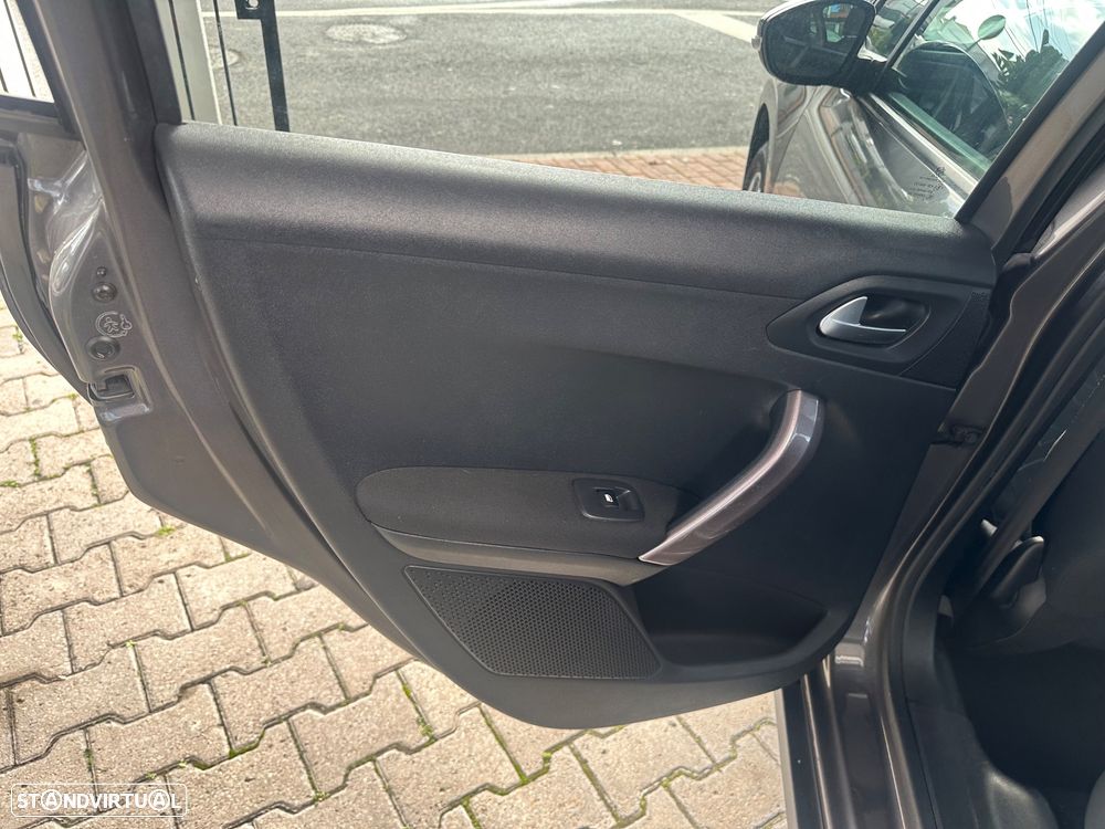 Peugeot 2008 1.2 PureTech Active - 11