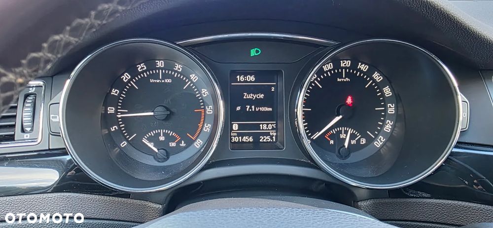 Skoda Superb 2014 photo 5