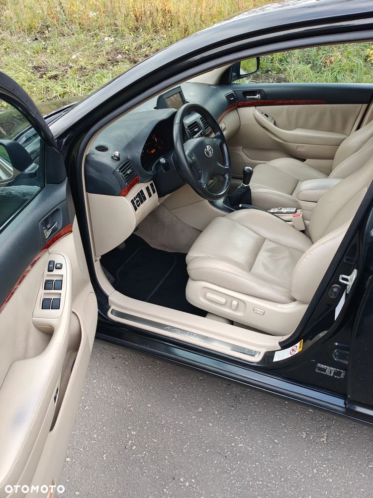 Toyota Avensis - 9