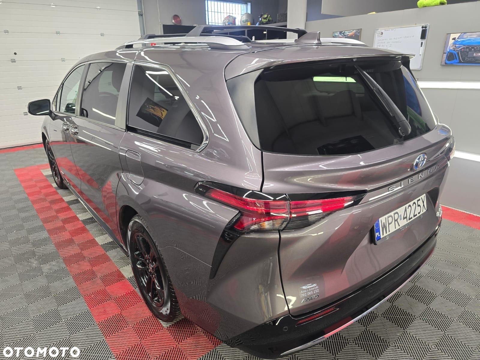Toyota Sienna - 17