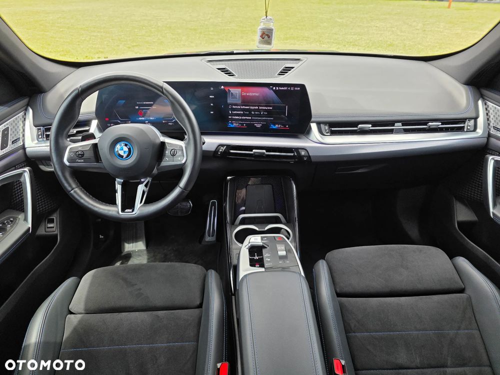 BMW iX1 xDrive30 66.5kWh M Sport - 16