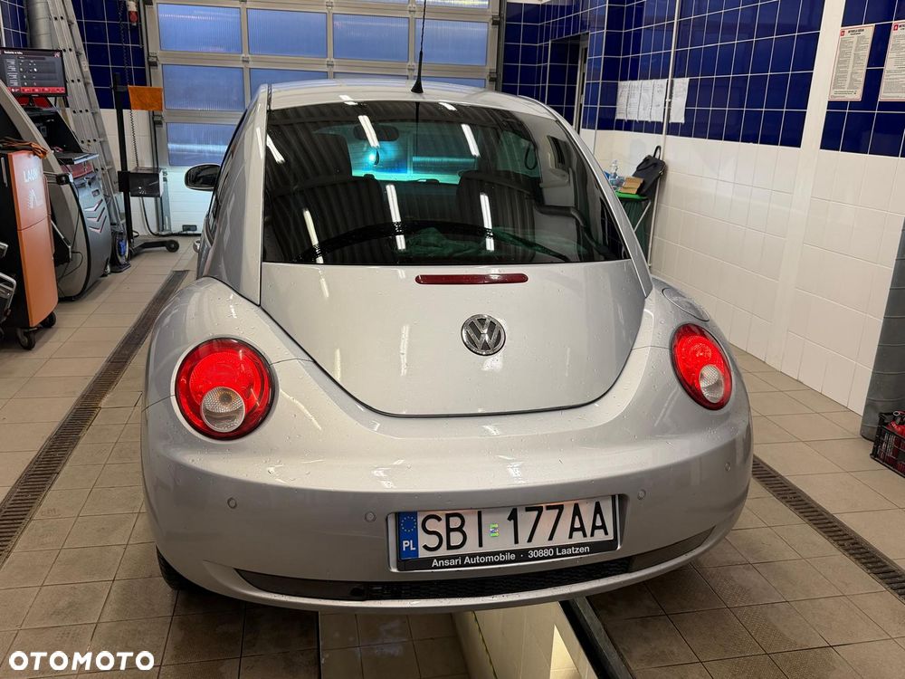 Volkswagen New Beetle - 2