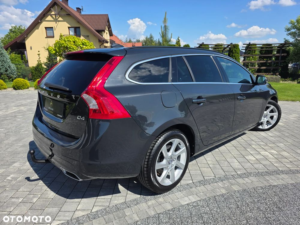 Volvo V60 D4 Geartronic Momentum - 16