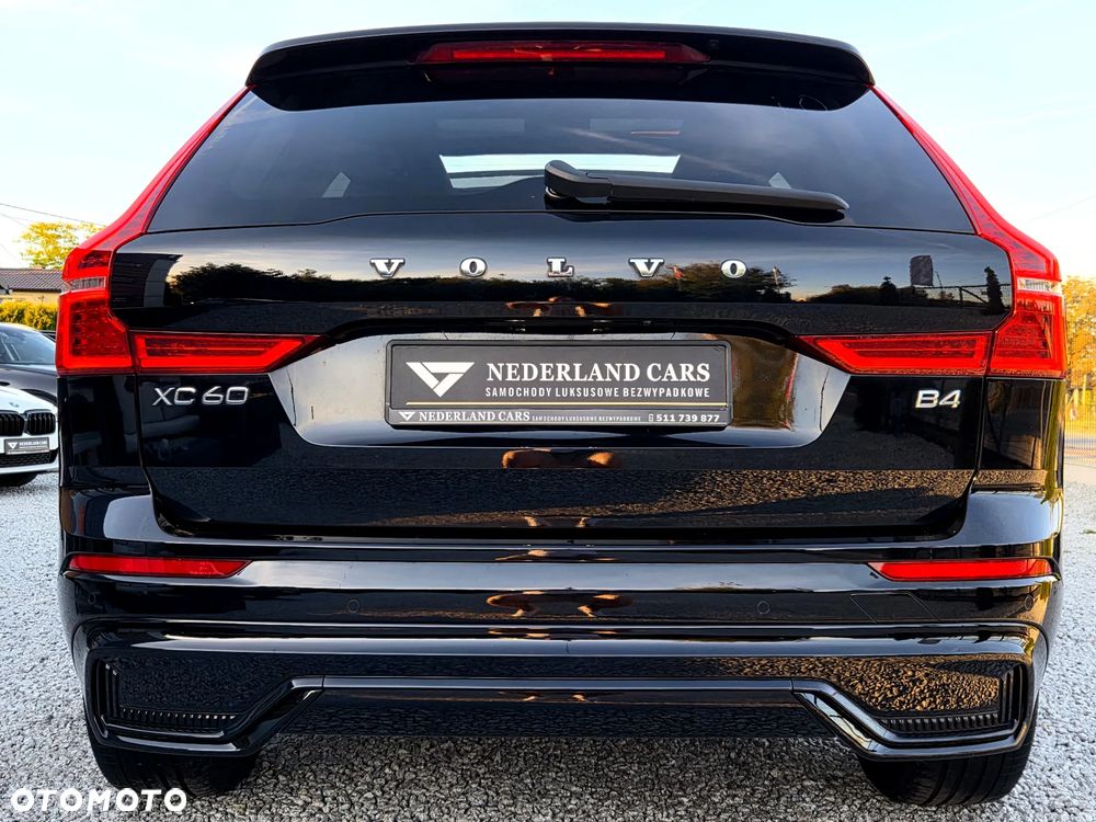 Volvo XC 60 B4 D Plus Dark - 40