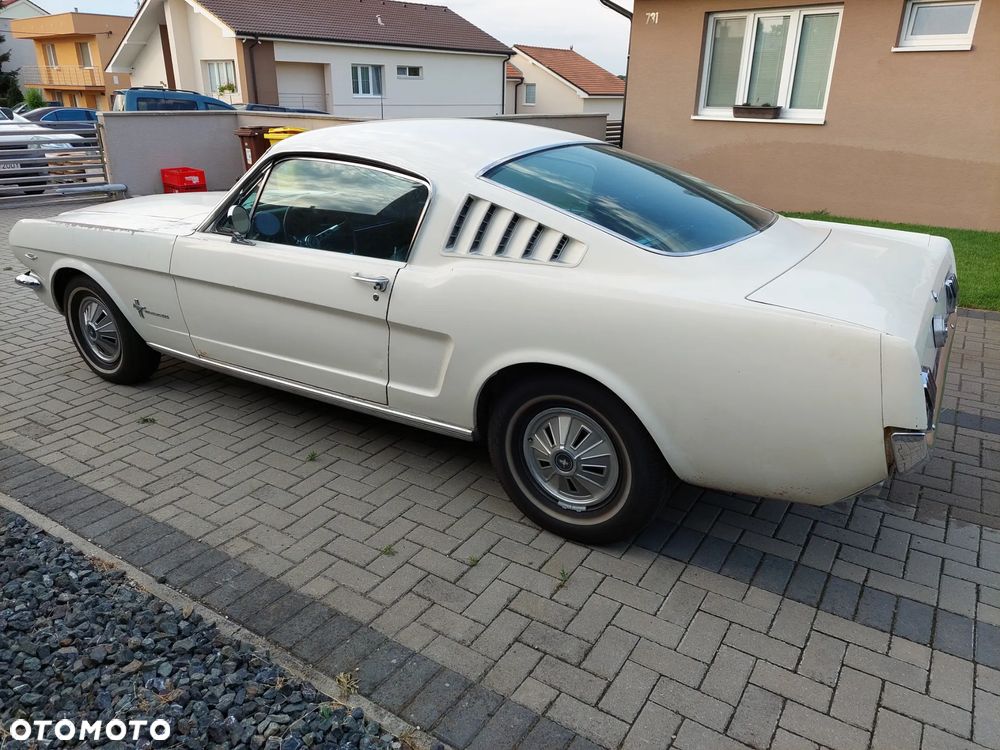 Ford Mustang - 5