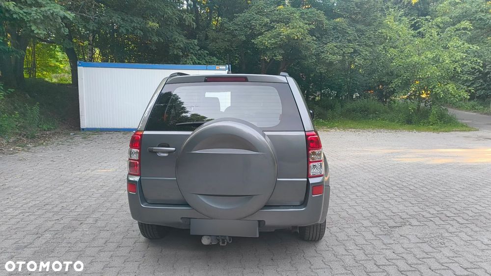 Suzuki Grand Vitara 2.0 - 32