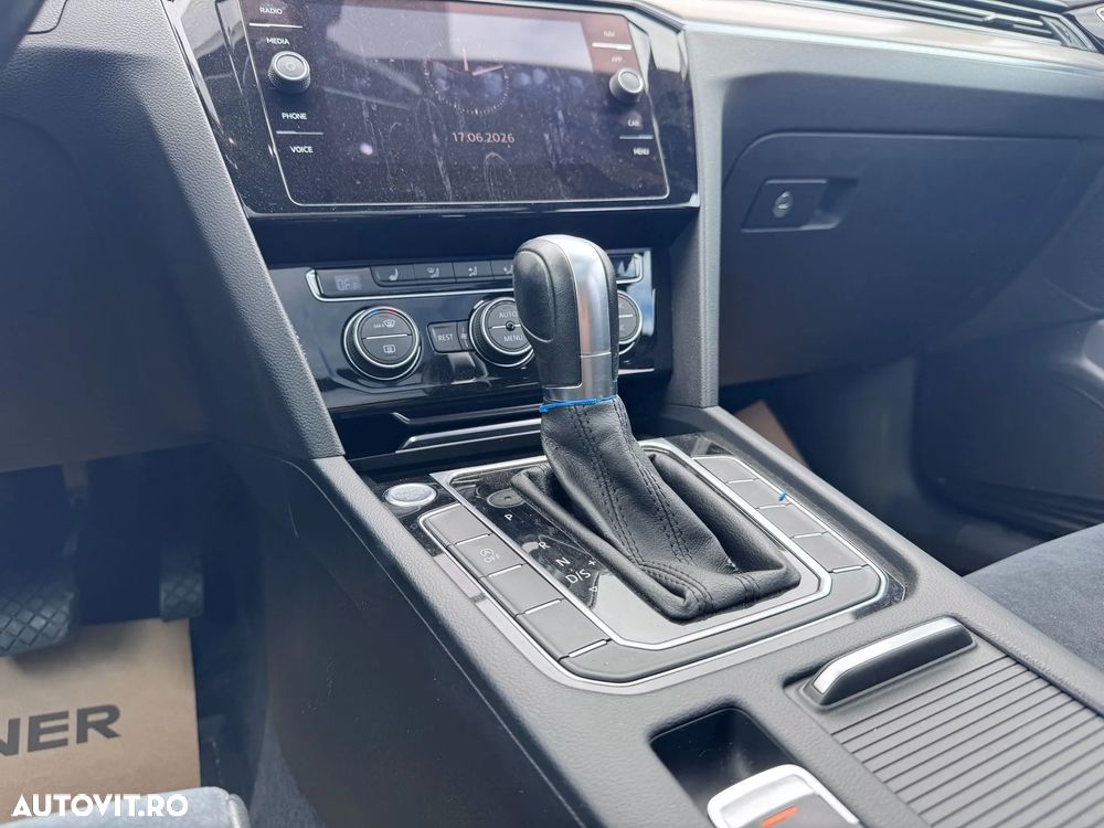 Volkswagen Passat 1.6 TDI SCR DSG Conceptline - 15