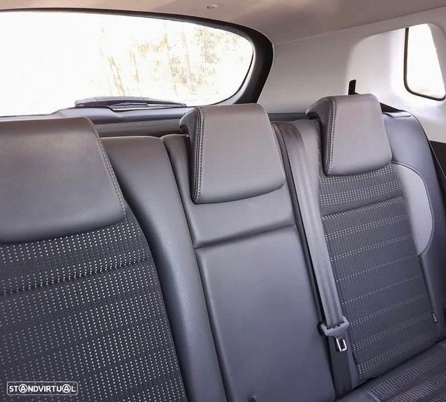 Peugeot 2008 1.2 PureTech Allure - 21