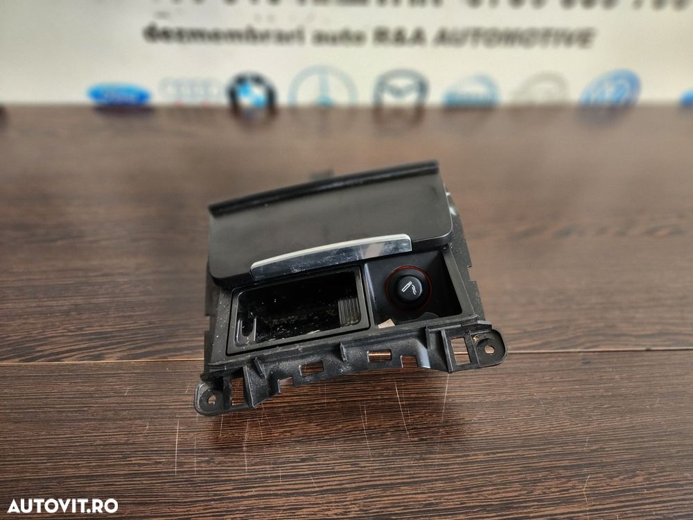 Scrumiera Audi A5 An 2007-2008-2009-2010-2011-2012-2013-2014-2015 Volan Stanga Dezmembrez Audi A5 8 - 4