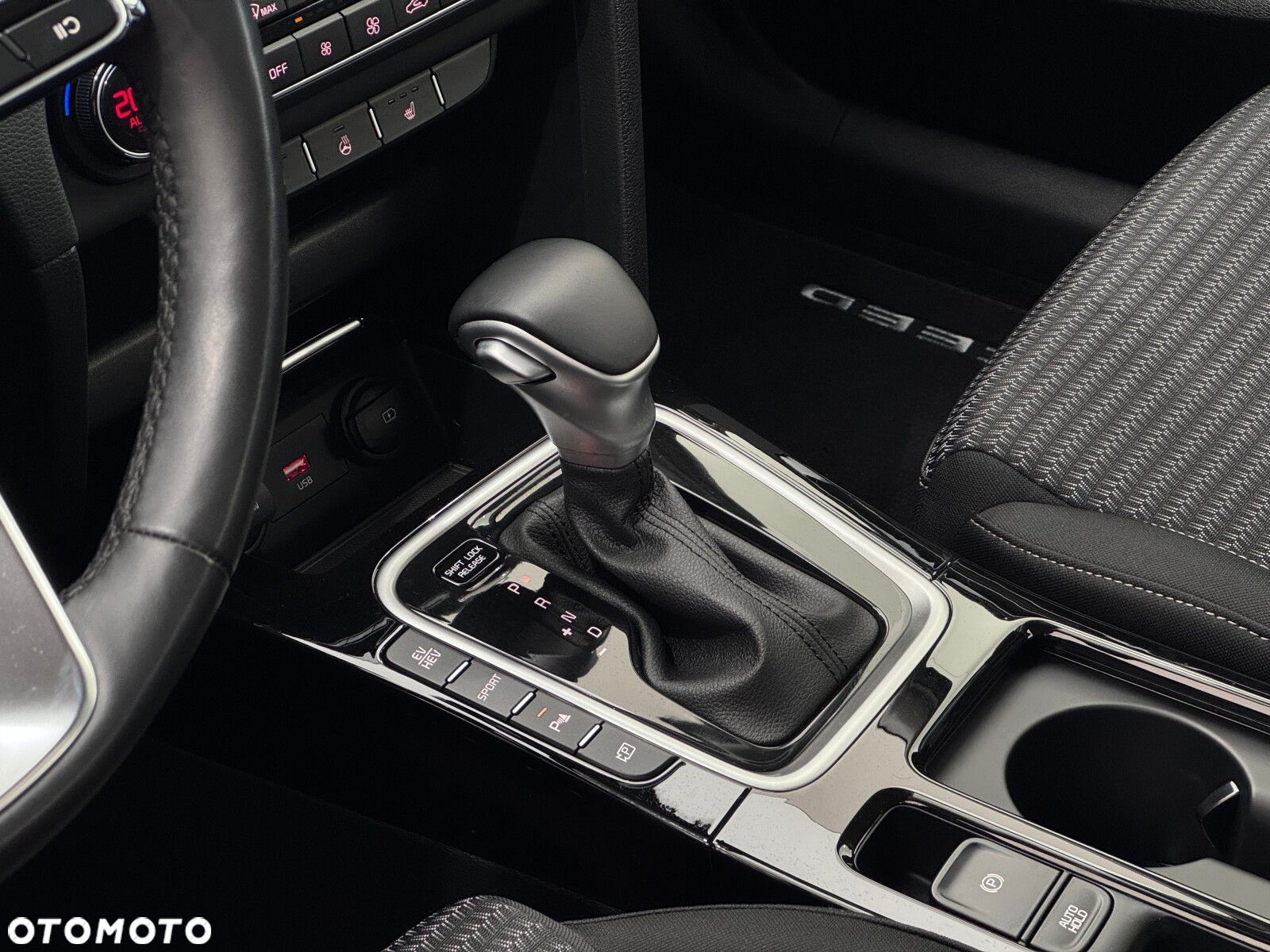 Kia Ceed - 9