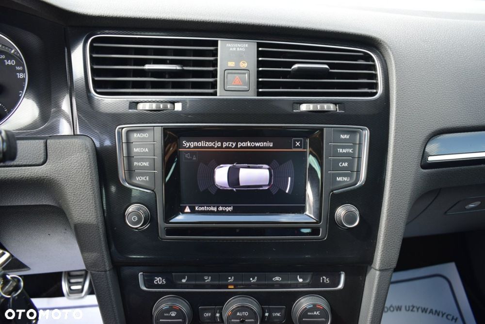 Volkswagen Golf - 32