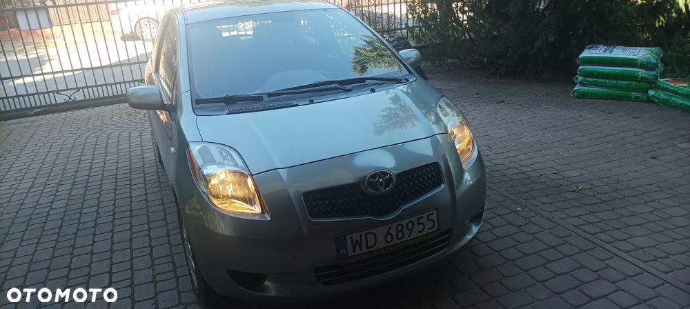 Toyota Yaris 1.5 - 8