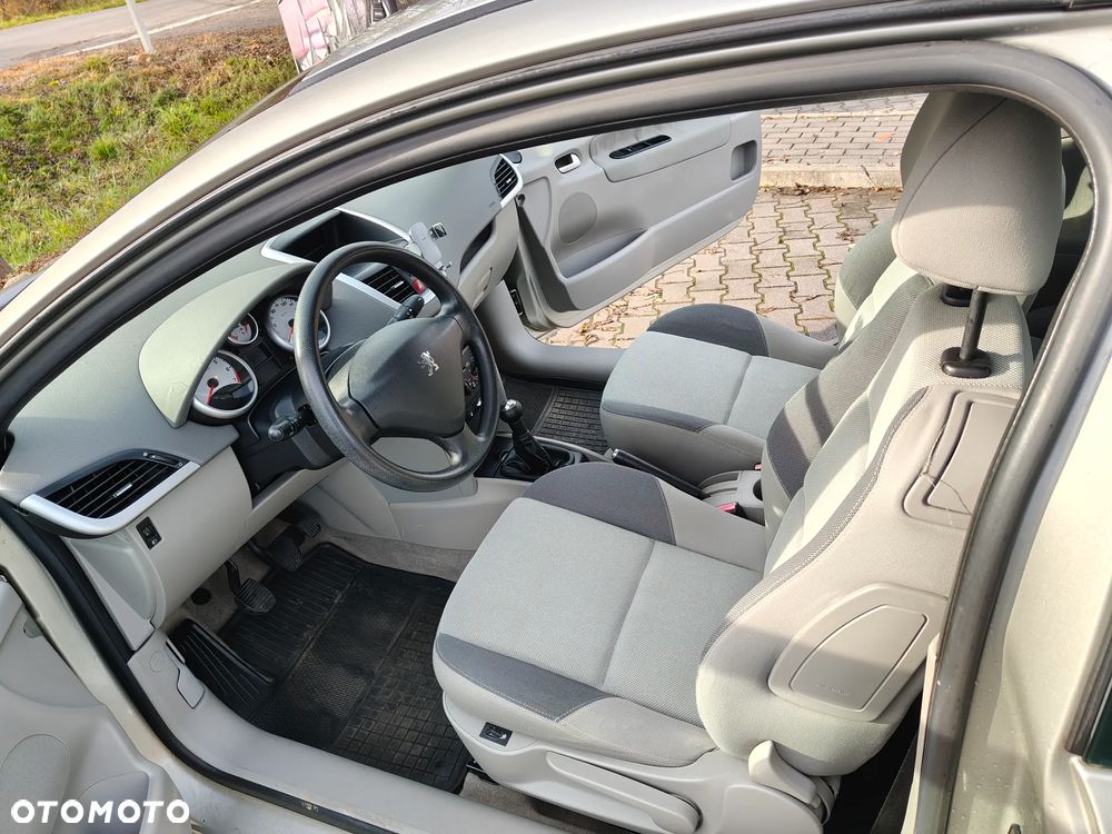 Peugeot 207 - 18