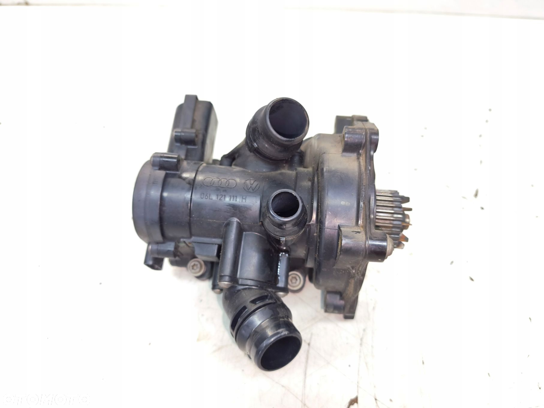 POMPA WODY ZAWÓR + TERMOSTAT AUDI A4 B8 A5 8T LIFT 1.8 TFSI 06L121111H - 2