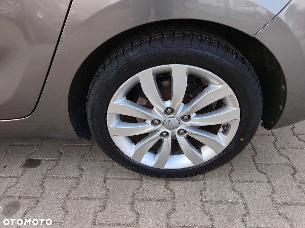 Kia Carens 1.6 GDI XL 7os EU6 - 24