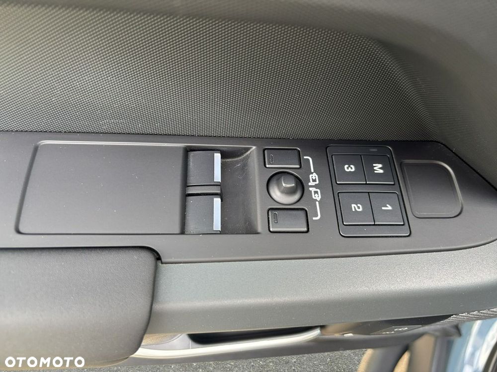 Land Rover Defender - 11