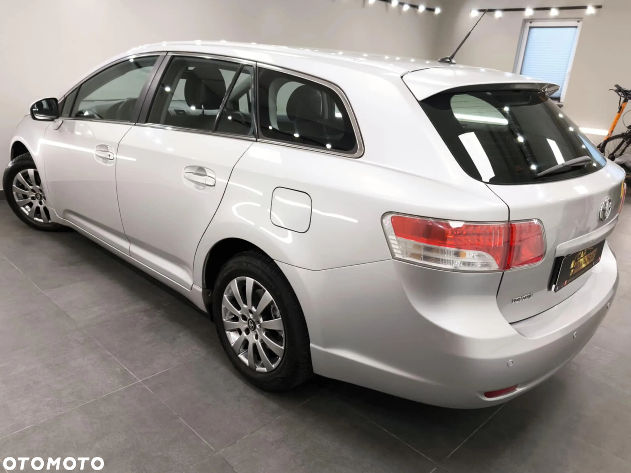 Toyota Avensis Combi 1.6 - 31