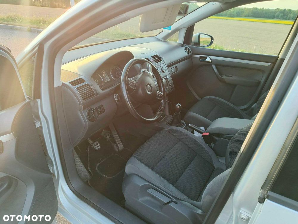Volkswagen Touran - 4