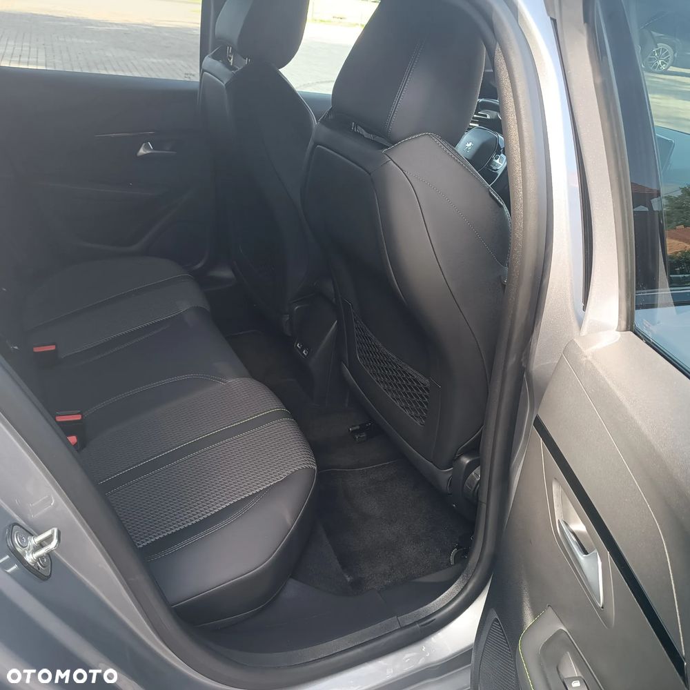 Peugeot 208 - 25