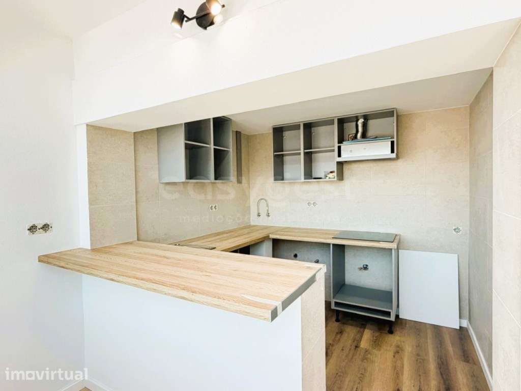Apartamento T2 (T1+1) Totalmente Remodelado em Santana, Sesimbra - Grande imagem: 5/19