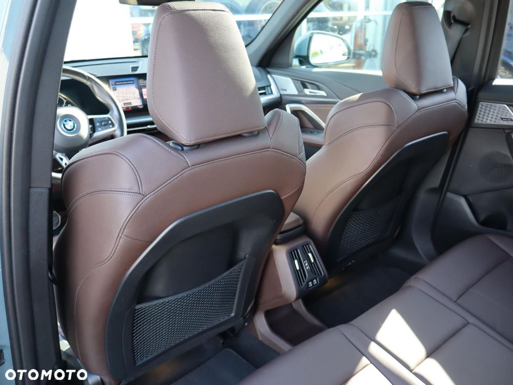 BMW iX1 xDrive30 66.5kWh M Sport - 18