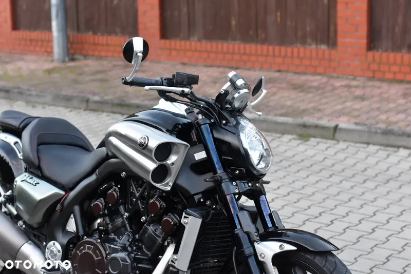 Yamaha V-MAX - 4