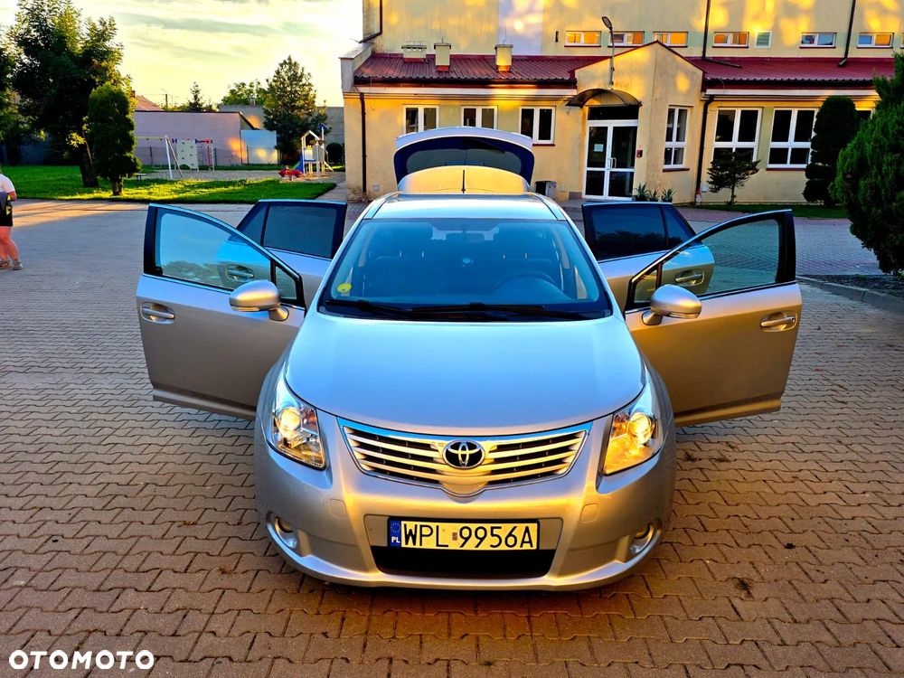Toyota Avensis - 18