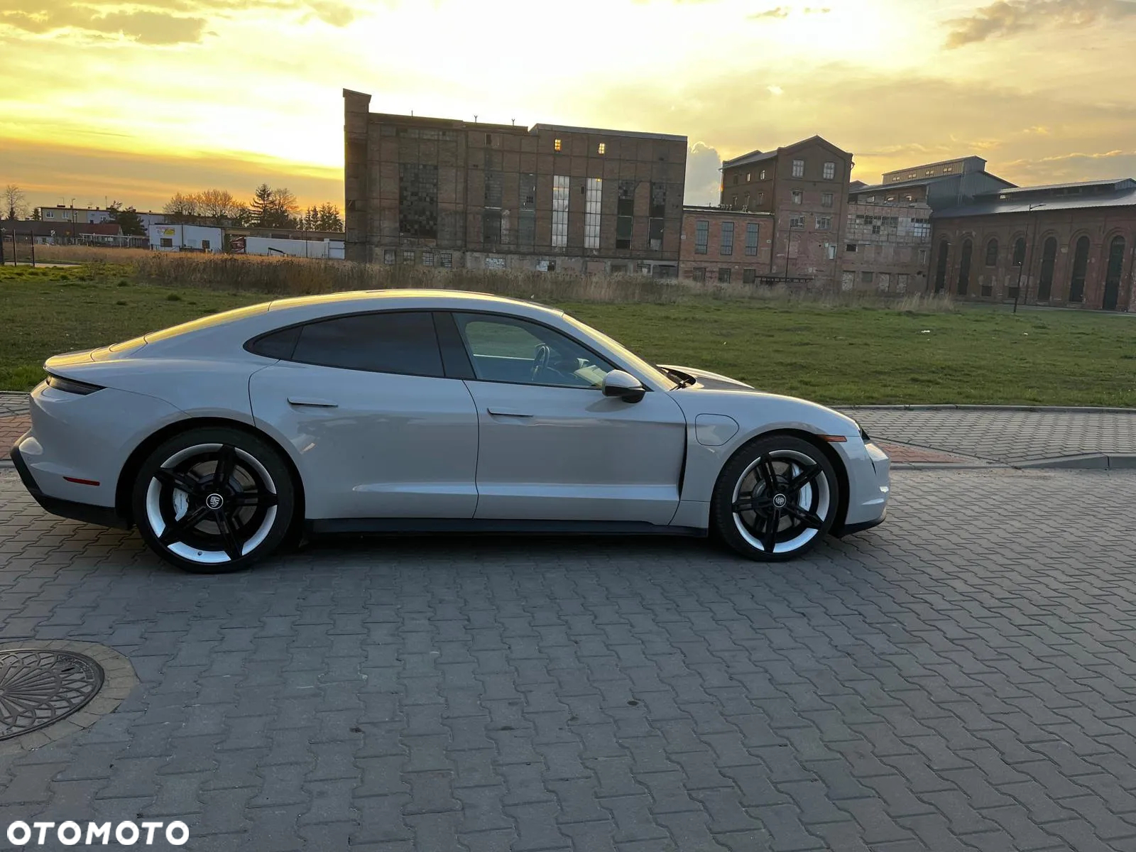 Porsche Taycan Performance Plus - 7