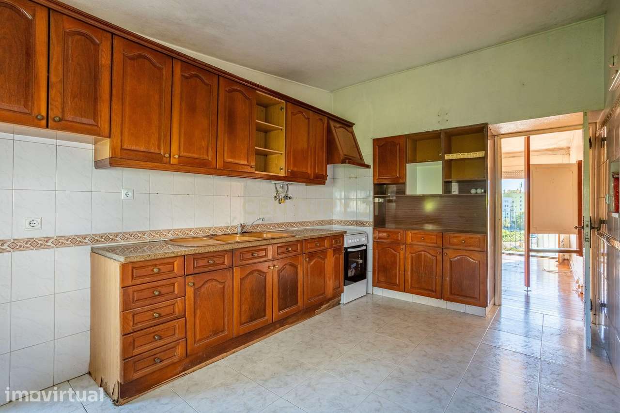 Apartamento T2 nos Olivais para remodelação. - Grande imagem: 2/20