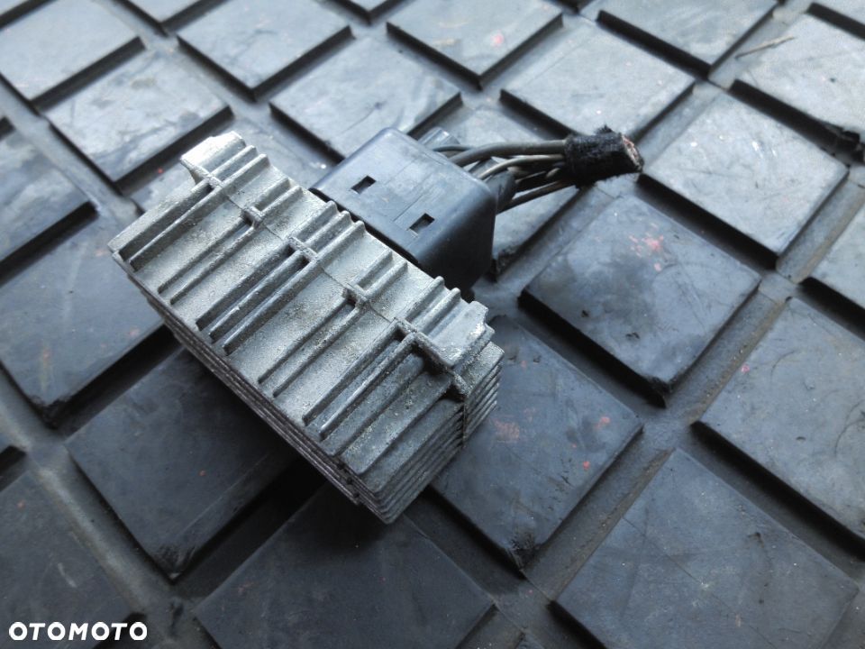 PRZEKAŹNIK ŚWIEC ŻAROWYCH ASTRA ZAFIRA A B 09132691 POSIADAM 5 SZTUK - 3