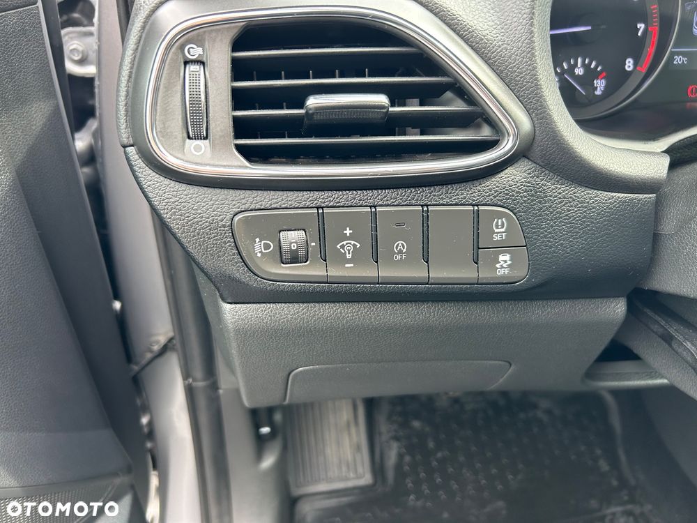 Hyundai i30 1.5 DPI Classic + - 10