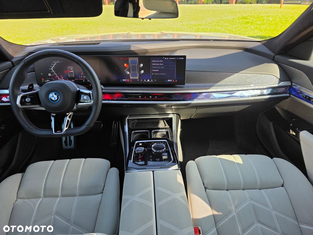 BMW Seria 7 M760e PHEV xDrive sport - 12