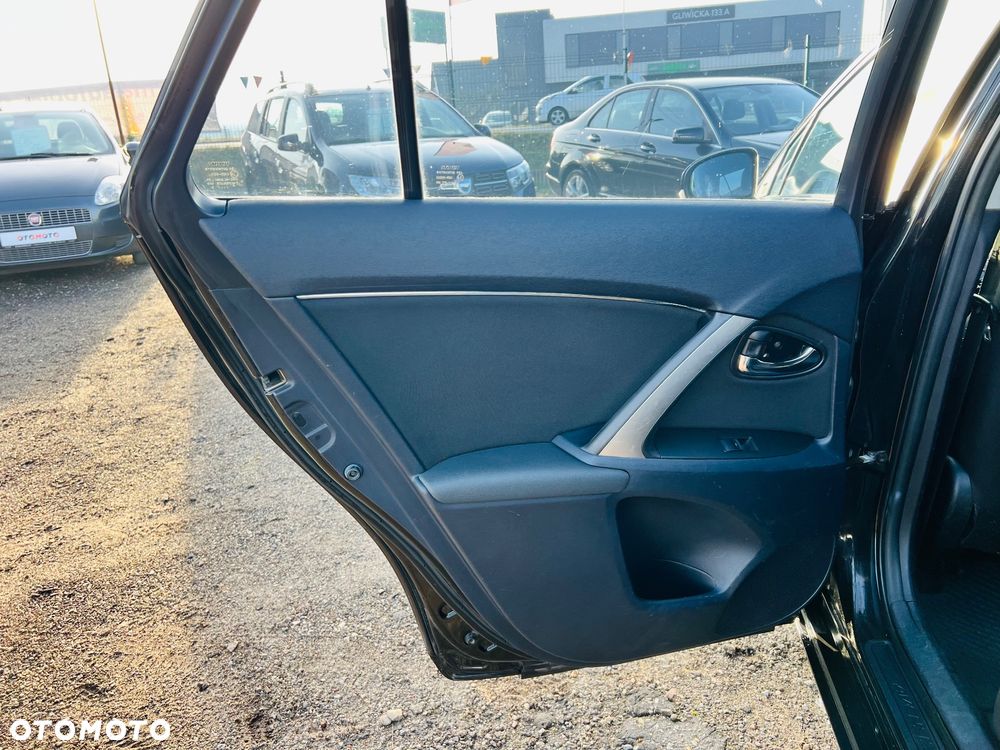 Toyota Avensis 2.0 D-4D Life - 23