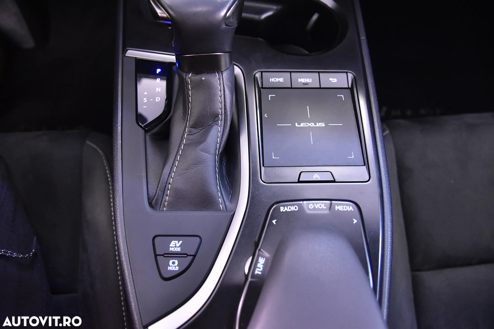 Lexus UX 250h - 17