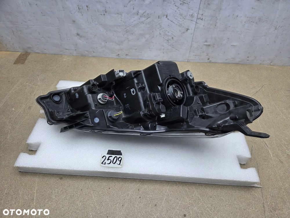 Toyota Yaris III 3 lift 17-20r lampa lewy lewa przód przednia - 10