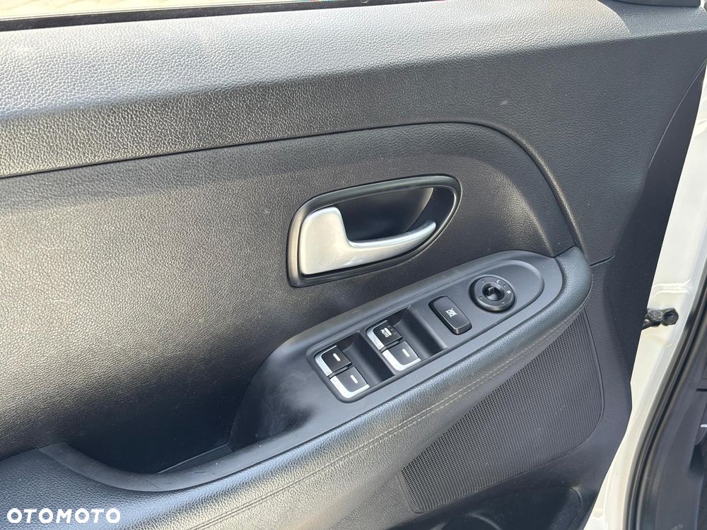 Kia Carens 1.7 CRDi M 7os EU6 - 19