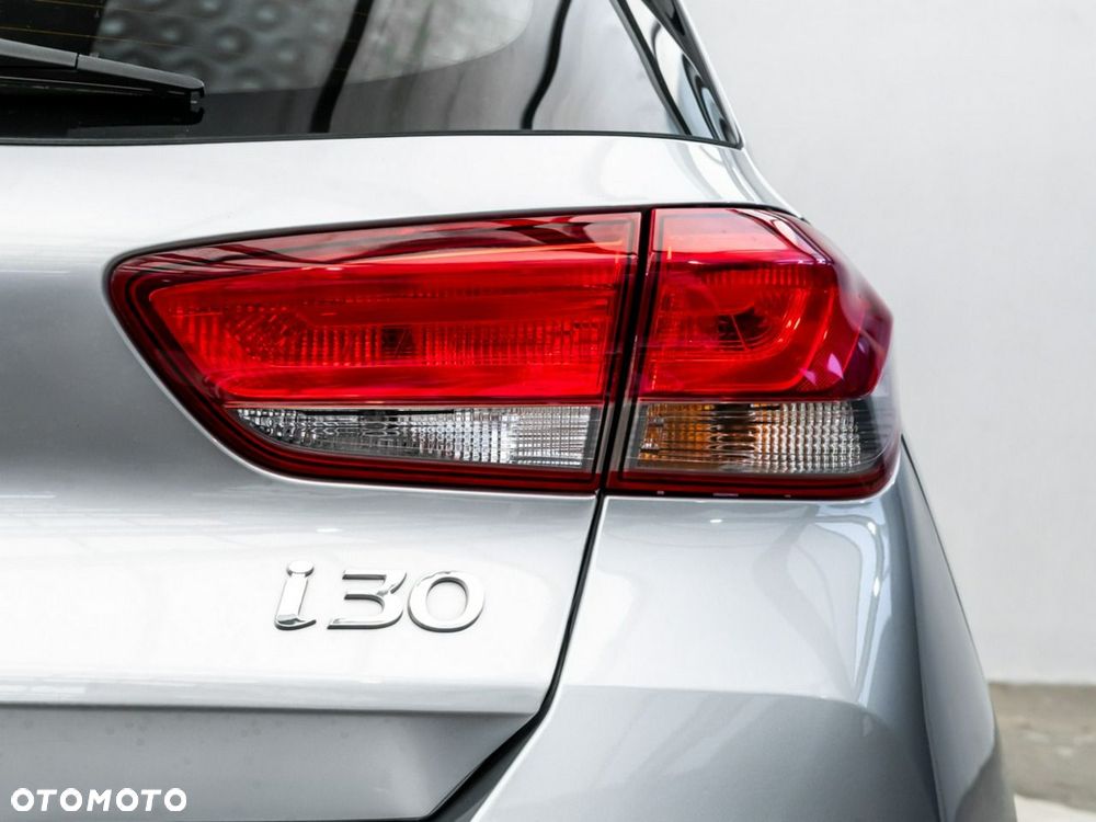 Hyundai i30 1.5 DPI Classic + - 10