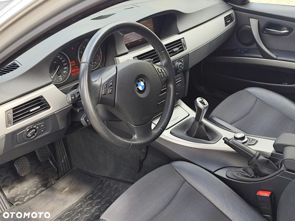 BMW Seria 3 325i xDrive Edition Exclusive - 17