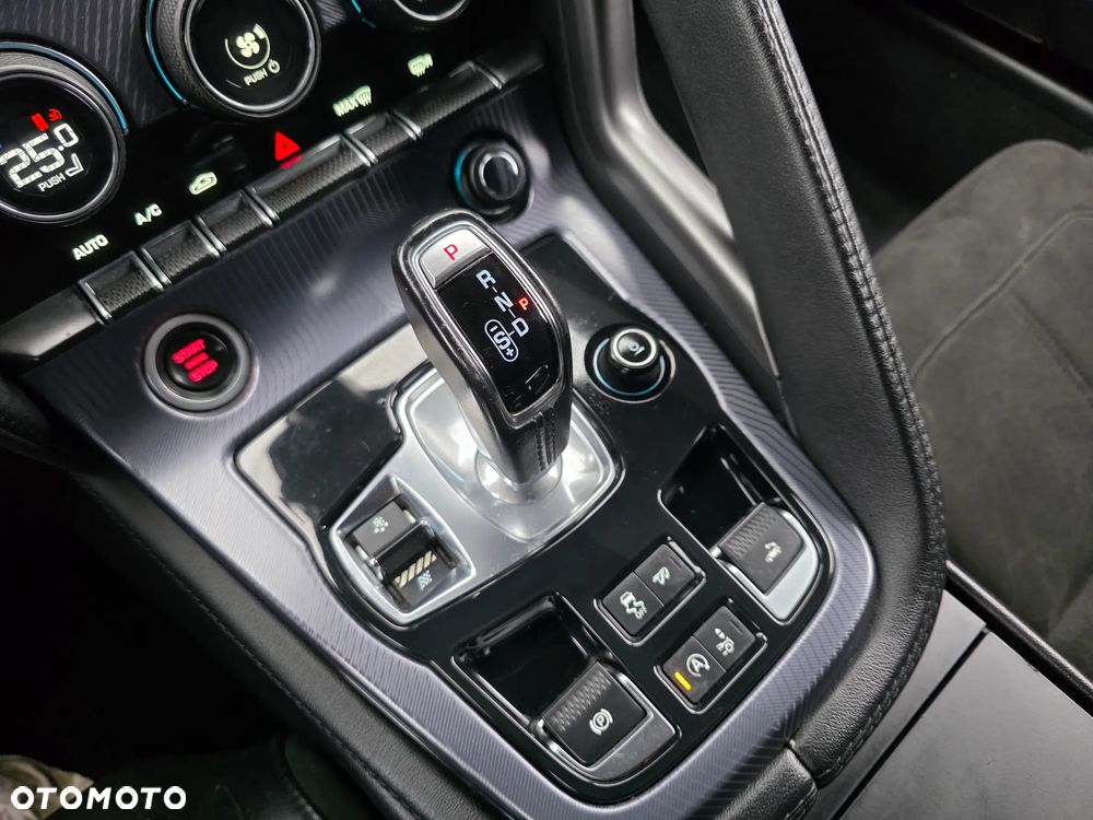 Jaguar F-Type P300 R-Dynamic - 29