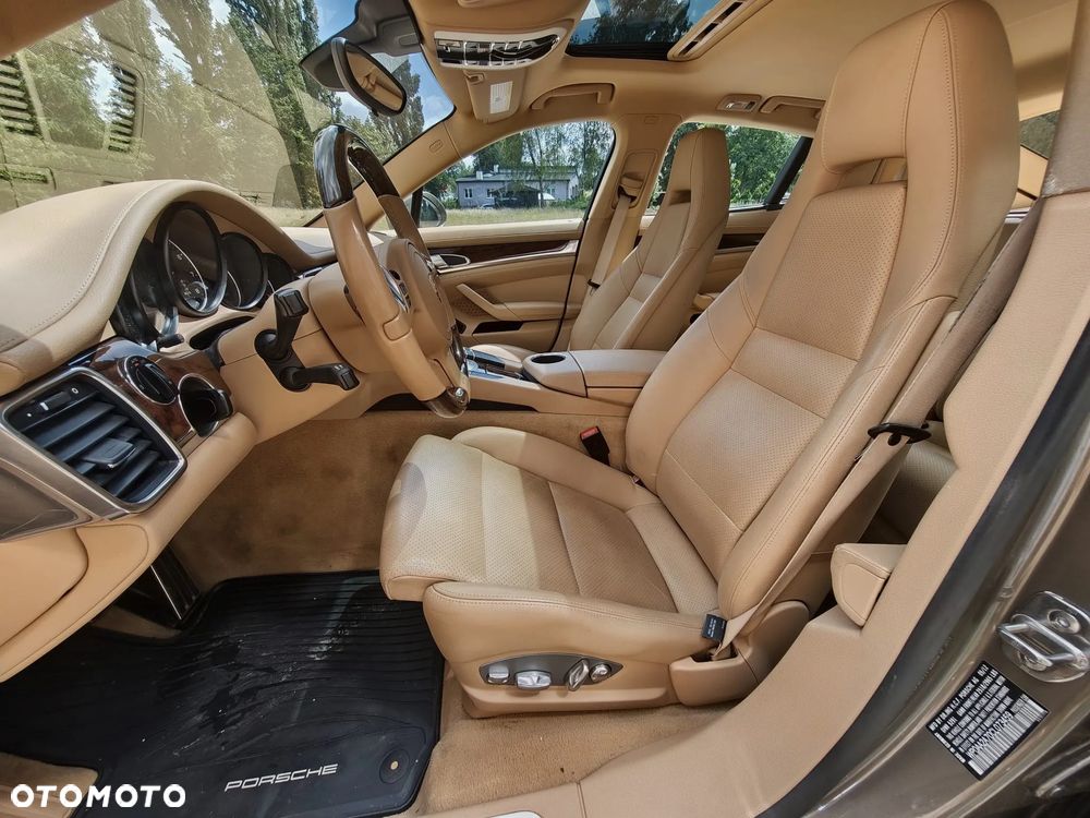 Porsche Panamera Platinum Edition PDK - 12