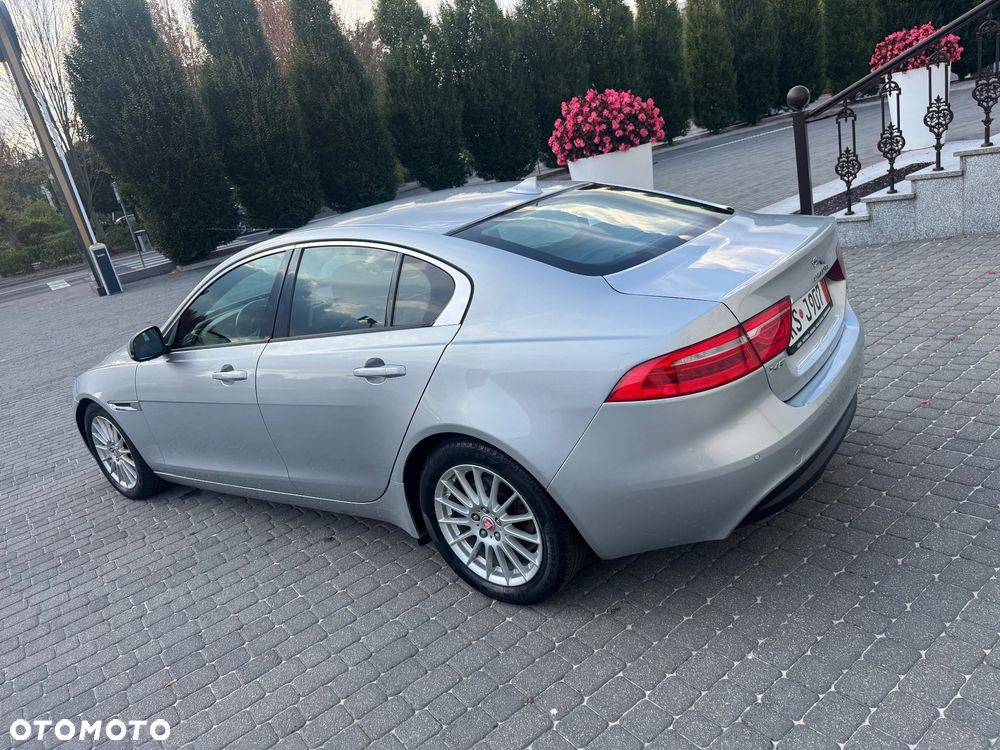 Jaguar XE 20d Portfolio - 11