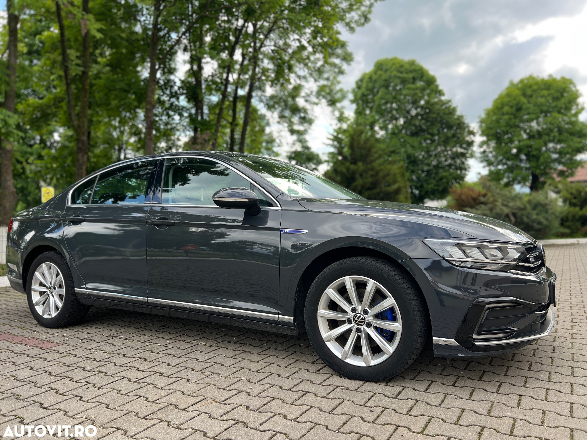 Volkswagen Passat - 2