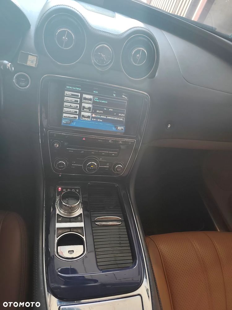 Jaguar XJ 3.0 D V6 LWB Portfolio - 29