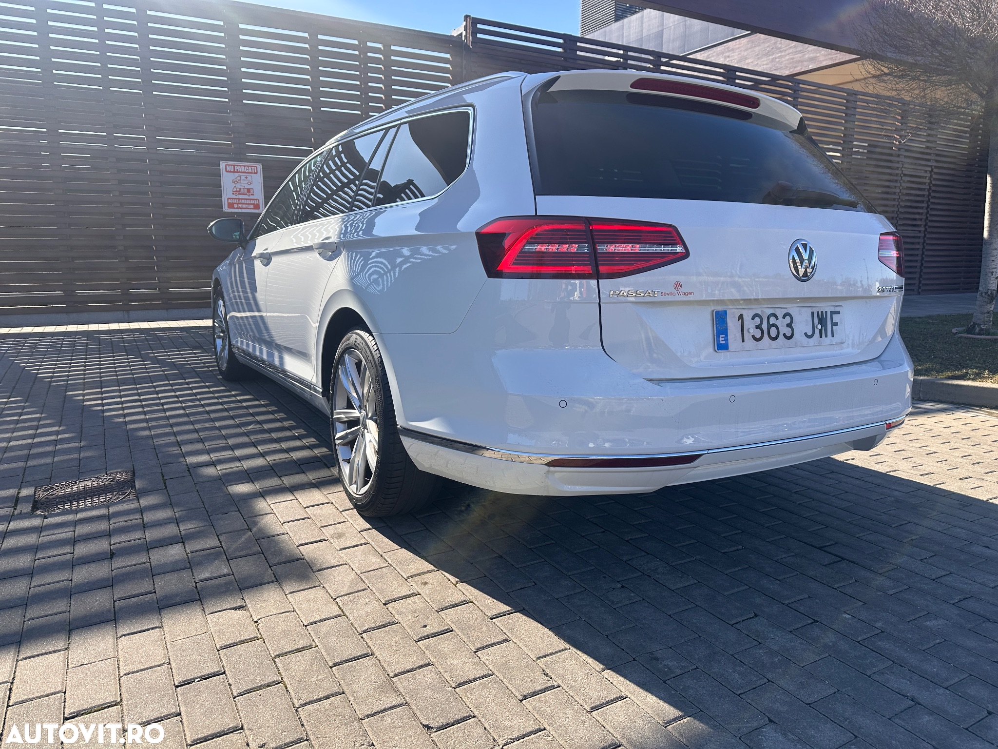 Volkswagen Passat Variant 2.0 TDI DSG Highline - 12