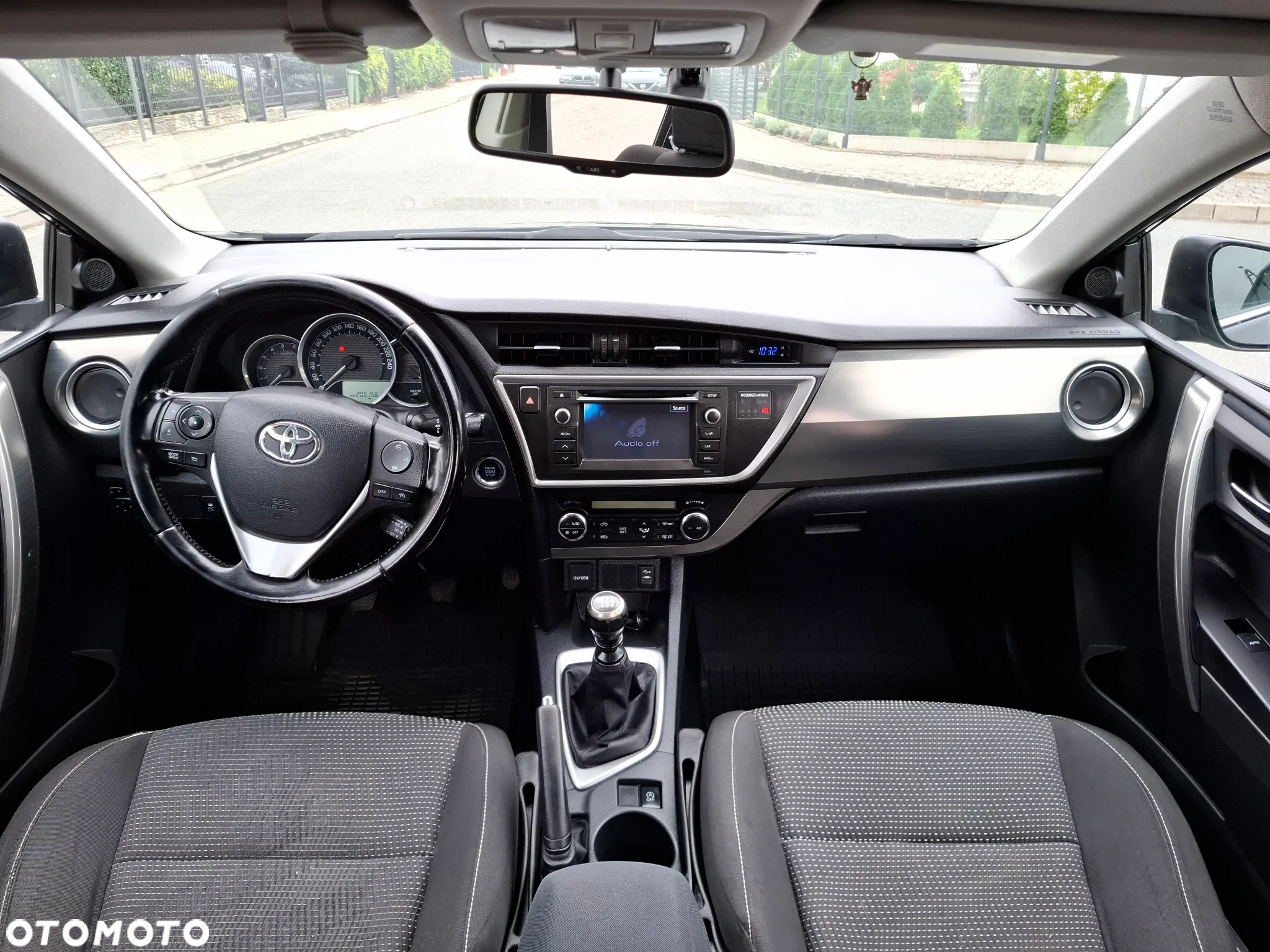 Toyota Auris 2.0 D-4D Touring Sports Life Plus - 17