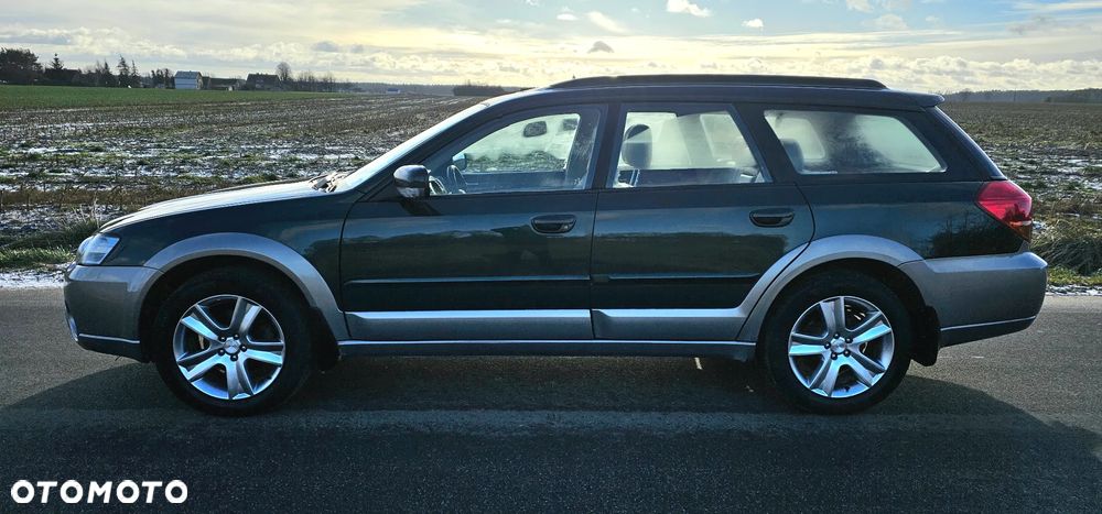 Subaru Legacy Kombi 3.0 4WD - 6