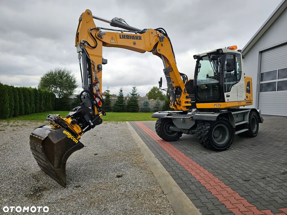 Liebherr A 912 Compact