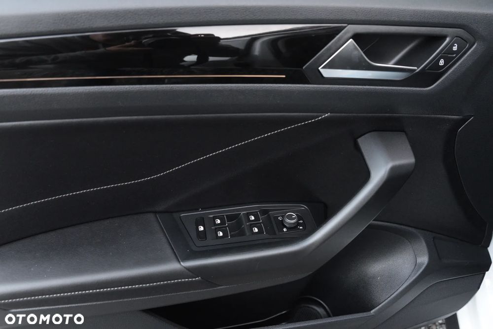 Volkswagen T-Roc - 33